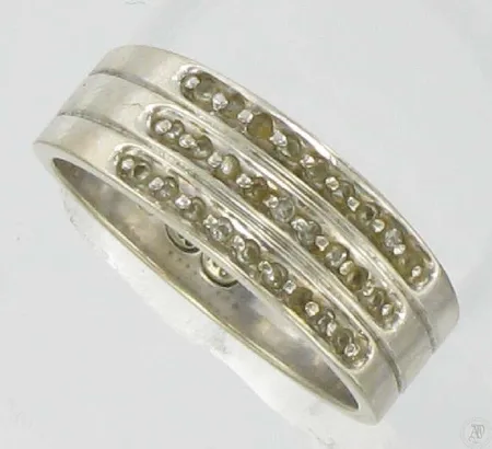 Timanttisormus 27xn.0.005ct, kaiverrettu, koko 17, 585vk, paino 4,4g Vikt: 4,4 g