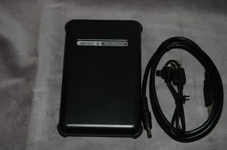 Ulkoinen kovalevy Buffalo ministation HD-PF500U2/BK-EU, kaksi usb-johtoa