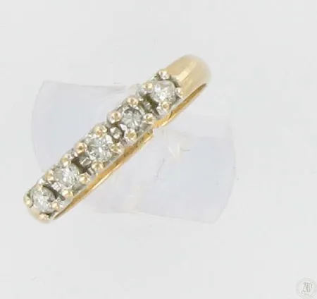 Timanttisormus 5xn.0,04ct, kaiverrettu, koko 15¼, 585, paino 1,6g Vikt: 1,6 g