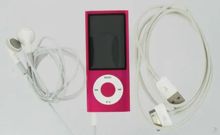 IPod Apple nano 16gt + usb-piuha + kuulokkeet