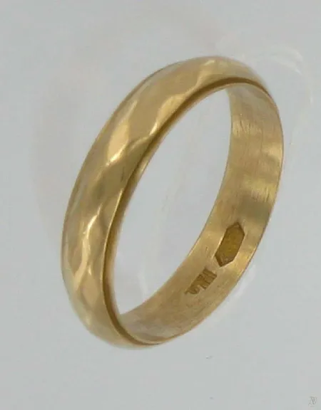 Sileä sormus, kaivertamaton, koko 17¾, 585, paino 3,1g Vikt: 3,1 g