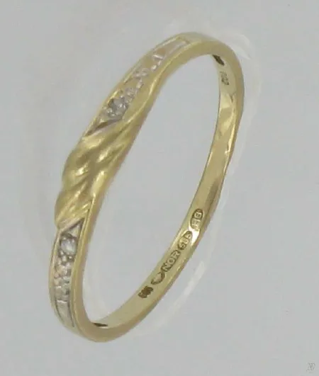 Timanttisormus 2xn.0,005ct, kaivertamaton, koko 18, 585, paino 1,3g Vikt: 1,3 g