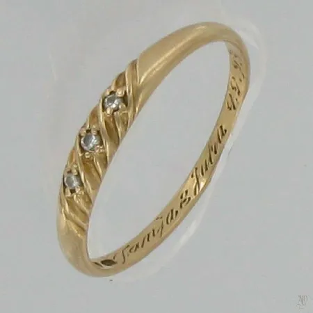 Timanttisormus 3xn.0,01ct, kaiverrettu, koko 18, 585, paino 1,4g Vikt: 1,4 g