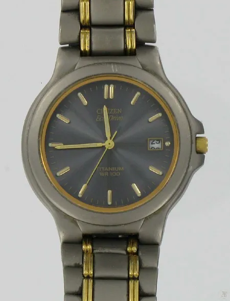 Miesten rannekello Citizen Eco-Drive titanium wr 100, kehässä pieniä naarmuja