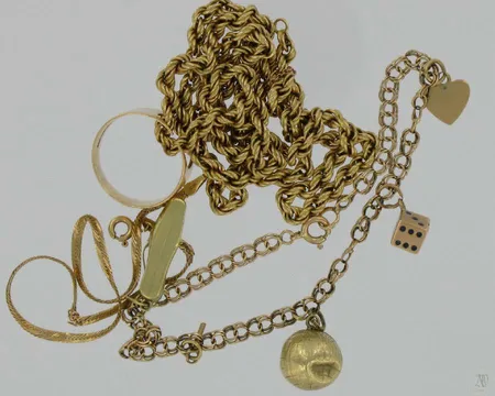 Kultakoruja, viallisia, 585, paino 18,4g Vikt: 18,4 g