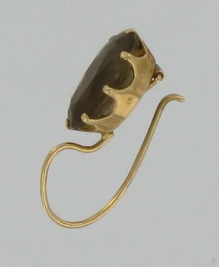 Korvakoru kivellä, 585br, paino 1,1g Vikt: 1,1 g