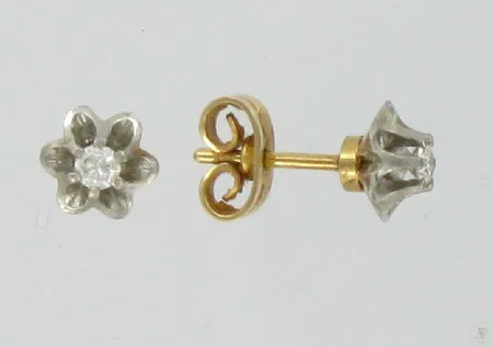 Timanttikorvakorut 2xn.0.05ct, toisessa ei kantaa, 750, paino 1,8g Vikt: 1,8 g
