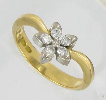 Timanttisormus 7xn.0.03ct, leima AT, kaivertamaton, koko 16, 750, paino 3,2g Vikt: 3,2 g