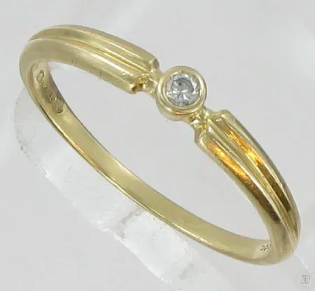 Timanttisormus 1xn.0.04ct, kaivertamaton, koko 18¾, 585, paino 1,9g Vikt: 1,9 g