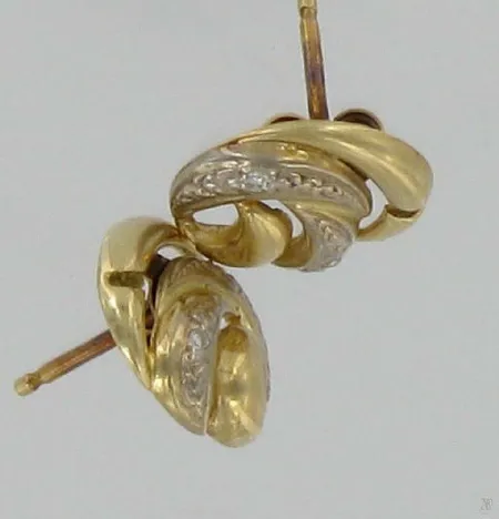 Korvakorut timanteilla 4xn.0,005ct, 585, paino 1,8g Vikt: 1,8 g