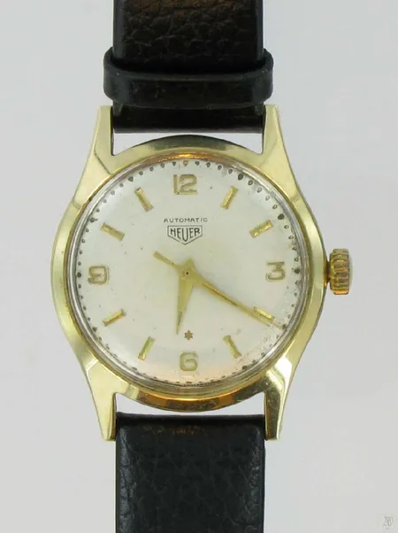 Kultarannekello Heuer automatic nahkarannekkeella, lasissa ja taulussa kulumia, 585br, paino 43,7g Vikt: 43,7 g