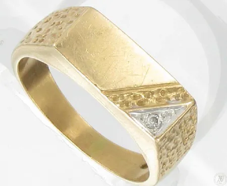 Kantasormus timantilla 1xn.0,02ct kaivertamaton, koko 19¼, 585 paino 7,3g Vikt: 7,3 g