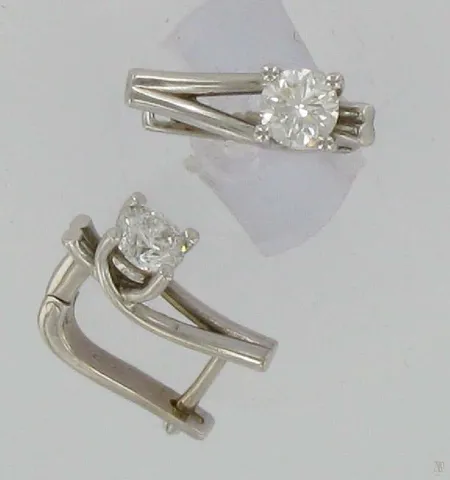 Timanttikorvakorut 2xn.0,32ct, 750vk, paino 3,6g Vikt: 3,6 g
