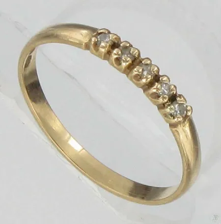 Timanttisormus 5xn.0,01ct kaivertamaton, koko 17½, 585 paino 1,4g Vikt: 1,4 g