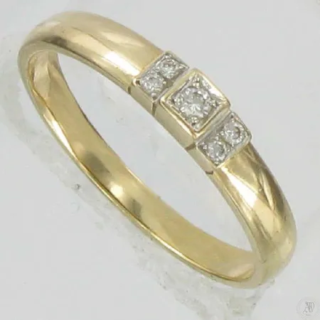Timanttisormus 1xn.0.03ct 4xn.0.01ct, kaivertamaton, koko 18½, 585, paino 2,6g Vikt: 2,6 g