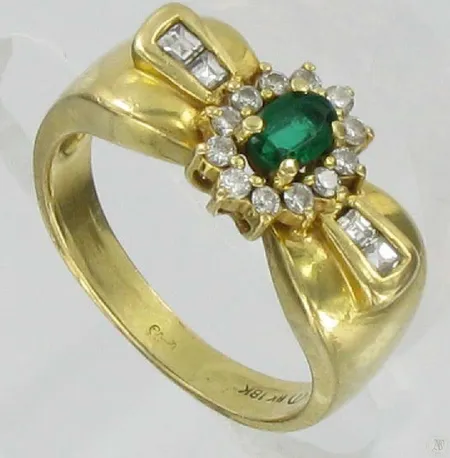 Smaragdisormus timanteilla 12xn.0.01ct 4xn.0.02ct, kaivertamaton, koko 16½, 750br, paino 5,5g Vikt: 5,5 g