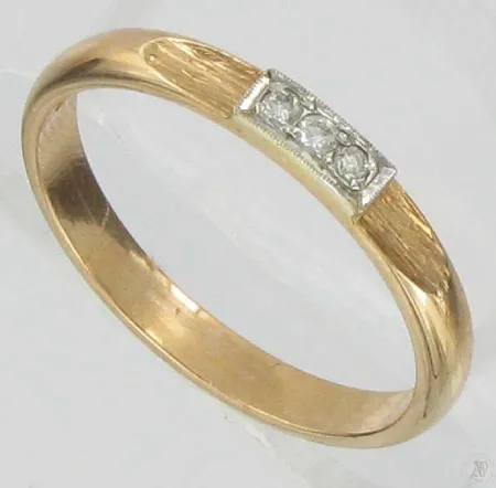 Timanttisormus 3xn.0.02ct, kaivertamaton, koko 19, 585, paino 2,9g Vikt: 2,9 g