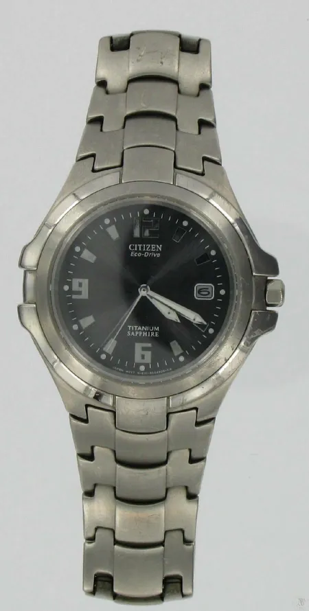 Miesten rannekello Citizen Eco-Drive, kehä ja ranneke naarmuuntunut, ranneke löystynyt