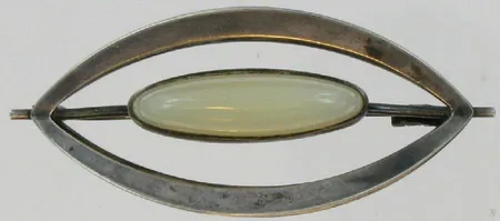 Kivirintakoru, valmistettu 1961, 813br, paino 10,3g Vikt: 10,3 g