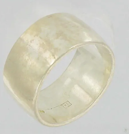 Sileä sormus, kaivertamaton, koko 17½, 925, paino 8,2g Vikt: 8,2 g