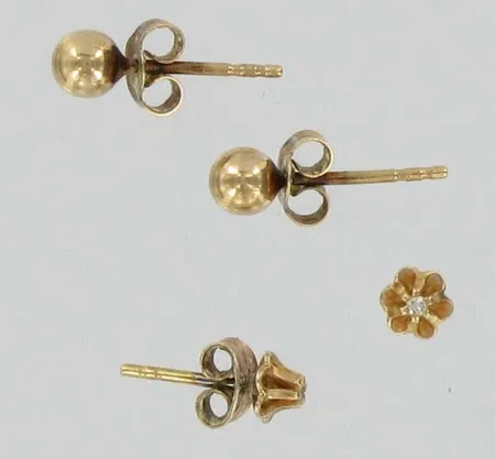 2 Korvakorut 2xn.0,005ct 585 paino 1,0g Vikt: 1   g