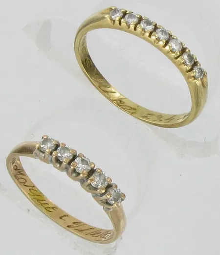 2 Timanttisormusta 5xn.0,04ct ja 7xn.0,02ct kaiverrettuja, koko 16¼, 585 paino 3,5g Vikt: 3,5 g