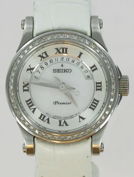 Naisten rannekello Seiko Premier helmiästaululla laatikossa