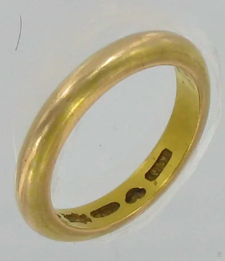 Sileä sormus, valmistettu 1920, kaiverrettu, koko 18¾, 750, paino 7,8g Vikt: 7,8 g