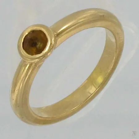 Sileä sormus kivellä, kaivertamaton, koko 17½, 585br, paino 5,3g Vikt: 5,3 g