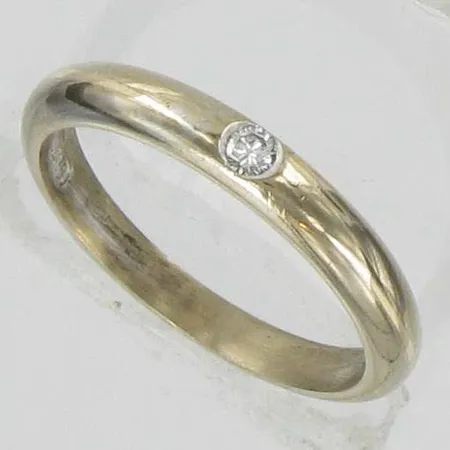 Timanttisormus 1xn.0.04ct, koko 16½, kaivertamaton, 585vk, paino 3,1g Vikt: 3,1 g