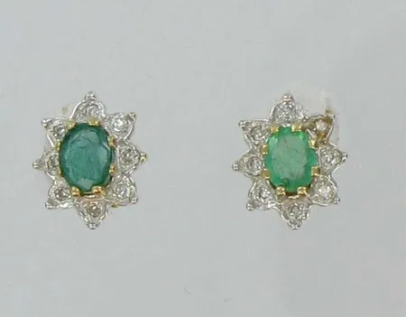 Smaragdikorvakorut timanteilla 16xn.0.005ct, taustat puuttuvat, 585br, paino 1,3g Vikt: 1,3 g