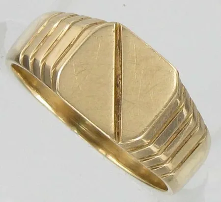 Kantasormus, koko 20, kaivertamaton, 585, paino 7,1g Vikt: 7,1 g