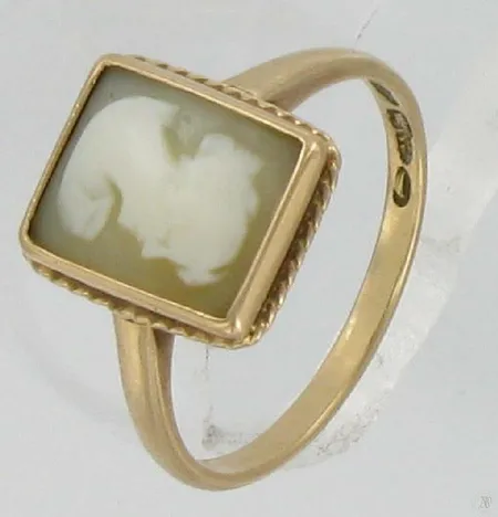 Camesormus, valmistettu 1947, koko 16½, 585br, paino 2,4g Vikt: 2,4 g