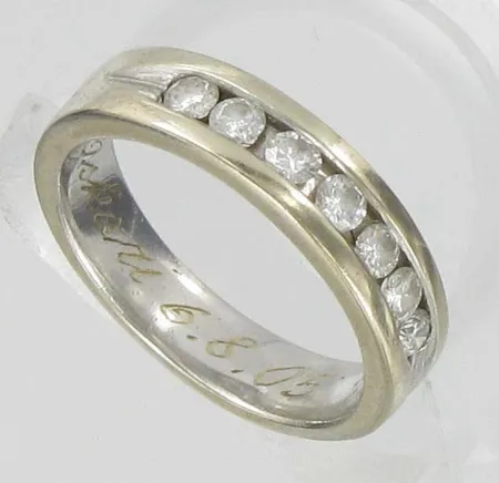 Timanttisormus 7xn.0.07ct, kaiverettu, koko 17½, 585vk, paino 6,0g Vikt: 6   g