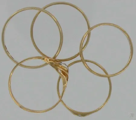 3 sileää sormusta, Timanttisormus 1xn.0,02ct, Timanttisormus 1xn.0,005ct, 585, paino 5,2g Vikt: 5,2 g