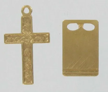 2 Riipusta viallisia 585 paino 1,4g Vikt: 1,4 g