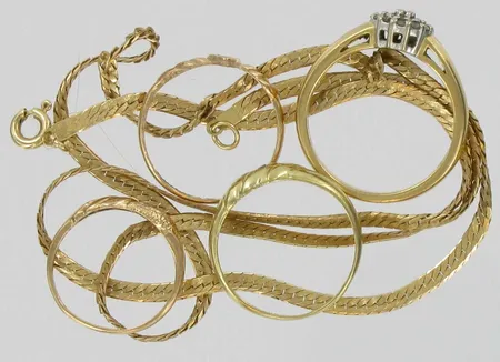 4 Timanttisormusta 21xn.0,005ct, viallisia, kaulaketju viallinen 585, paino 10,4g Vikt: 10,4 g