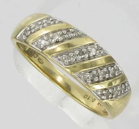 Timanttisormus 15xn.0,005ct, kaivertamaton, koko 17, 585 paino 2,8g Vikt: 2,8 g
