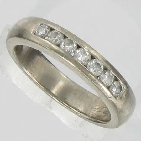 Timanttisormus 7xn.0.04ct yksi timantti viallinen, kaivertamaton, koko 16, 750vk, paino 5,7g Vikt: 5,7 g