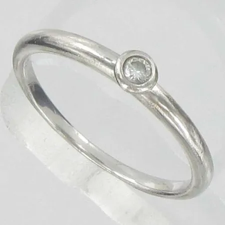 Timanttisormus 1xn.0,006ct, kaivertamaton, koko 17¼, 585vk, paino1,6g Vikt: 1,6 g