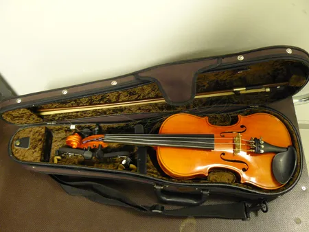 Viulu 3/4 Suzuki Nagoya, jousi viallinen, kotelossa