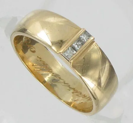 Timanttisormus 3xn.0.03ct, kaiverrettu, koko 18¾, 585, paino 6,5g Vikt: 6,5 g
