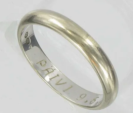 Sileä sormus, kaiverrettu, koko 19½, 585vk, paino 4,2g Vikt: 4,2 g