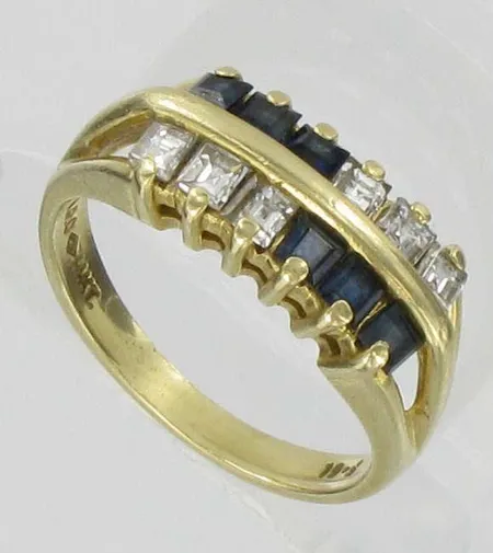 Kivisormus timanteilla 6xn.0.06ct, yksi timantti vaurioitunut, kaivertamaton, koko 17, 585br, paino 4,1g Vikt: 4,1 g