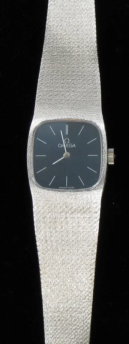 Naisten kultarannekello Omega kultarannekkeella, quartz, 750vkbr, paino 49,4g Vikt: 49,4 g