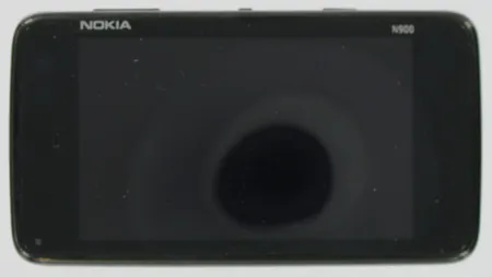 Matkapuhelin Nokia N900 ja laturi