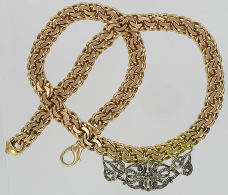 Kaulaketju, jossa hopeinen riipusosa timanteilla 71xn.0.005ct-n.0.02ct, pituus 65cm, 585br, paino 270,8g Vikt: 270,8 g