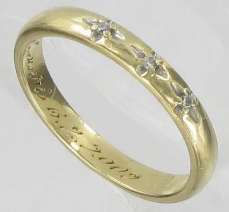 Timanttisormus 3xn.0.01ct, kaiverrettu, koko 18, 585, paino 2,9g Vikt: 2,9 g