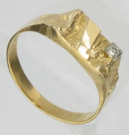 Kantasormus timantilla, kaivertamaton, koko 20¾, 585, paino 3,6g Vikt: 3,6 g
