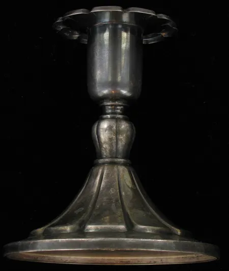 Hopeinen kynttilänjalka, kaivertamaton, korkeus 10,0cm, 813br, paino 126,5g